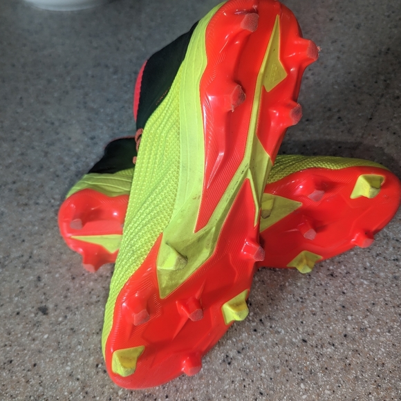Adidas Predator Soccer Cleat - Picture 3 of 7